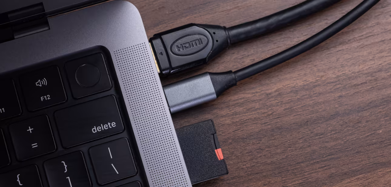 Dekobild: USB C Adapter mit verschiedenen Anschlüssen wie HDMI und USB