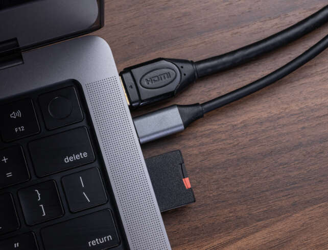 Dekobild: USB C Adapter mit verschiedenen Anschlüssen wie HDMI und USB