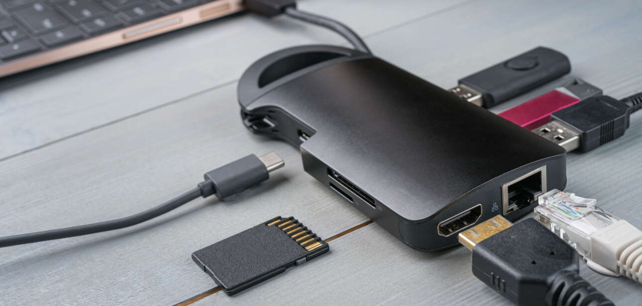 Dekobild: USB C Adapter mit verschiedenen Anschlüssen wie HDMI und USB