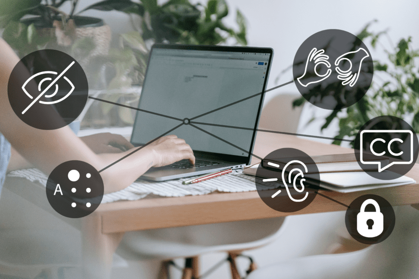 Schmuckbild: Eine Person sitzt am Laptop, zu sehen sind nur die tippenden Hände. Grafische Symbole der Barrierefreiheit kommen aus dem Laptop hervor.